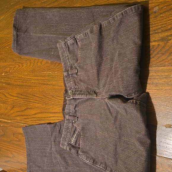 Wrangler Q Baby Brown Jeans. Cowgirl Cut. Size: 11/12 x 36 length - Picture 1 of 7